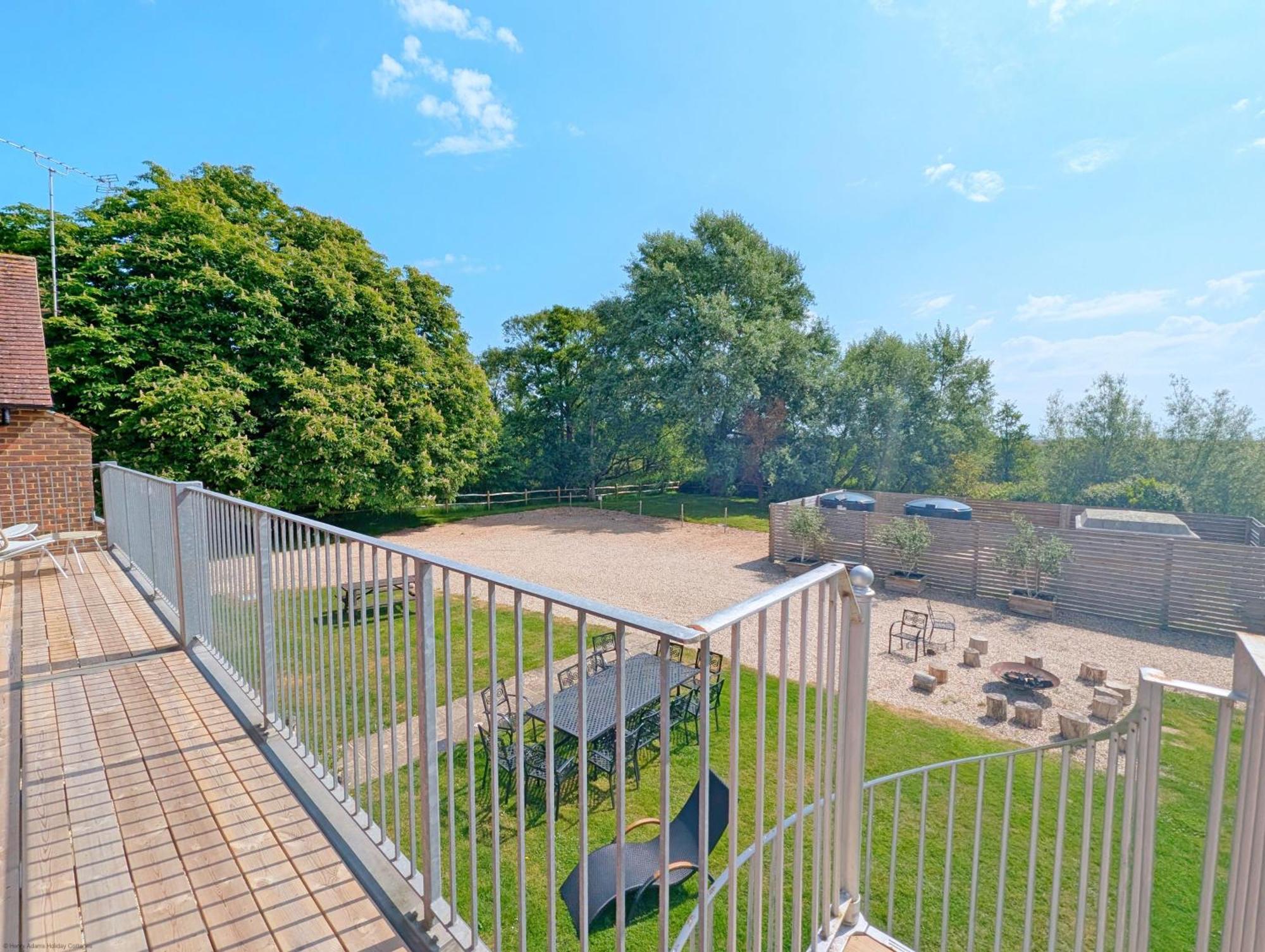 Priory Coach House - Church Norton เซลซี ภายนอก รูปภาพ