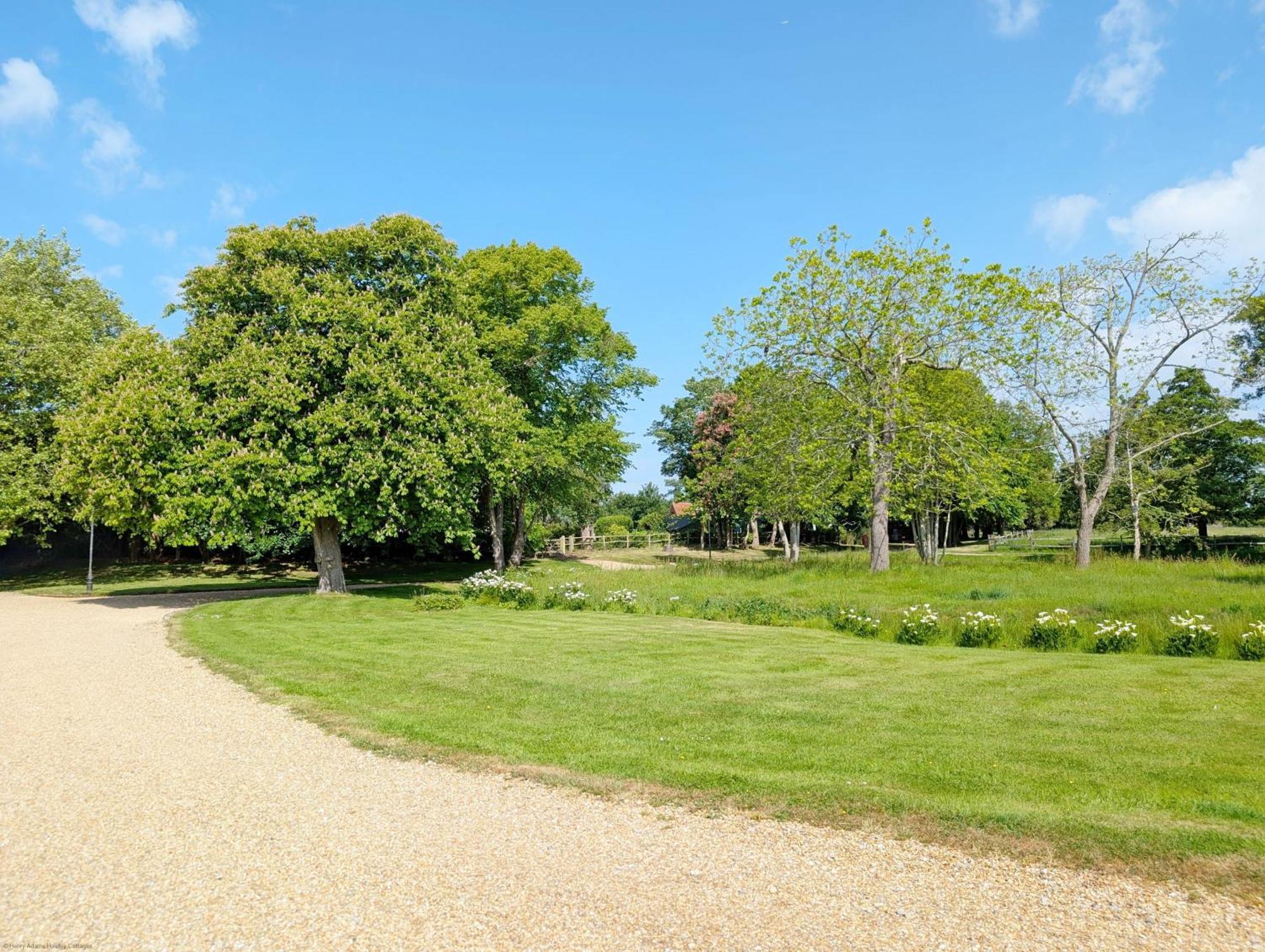 Priory Coach House - Church Norton เซลซี ภายนอก รูปภาพ