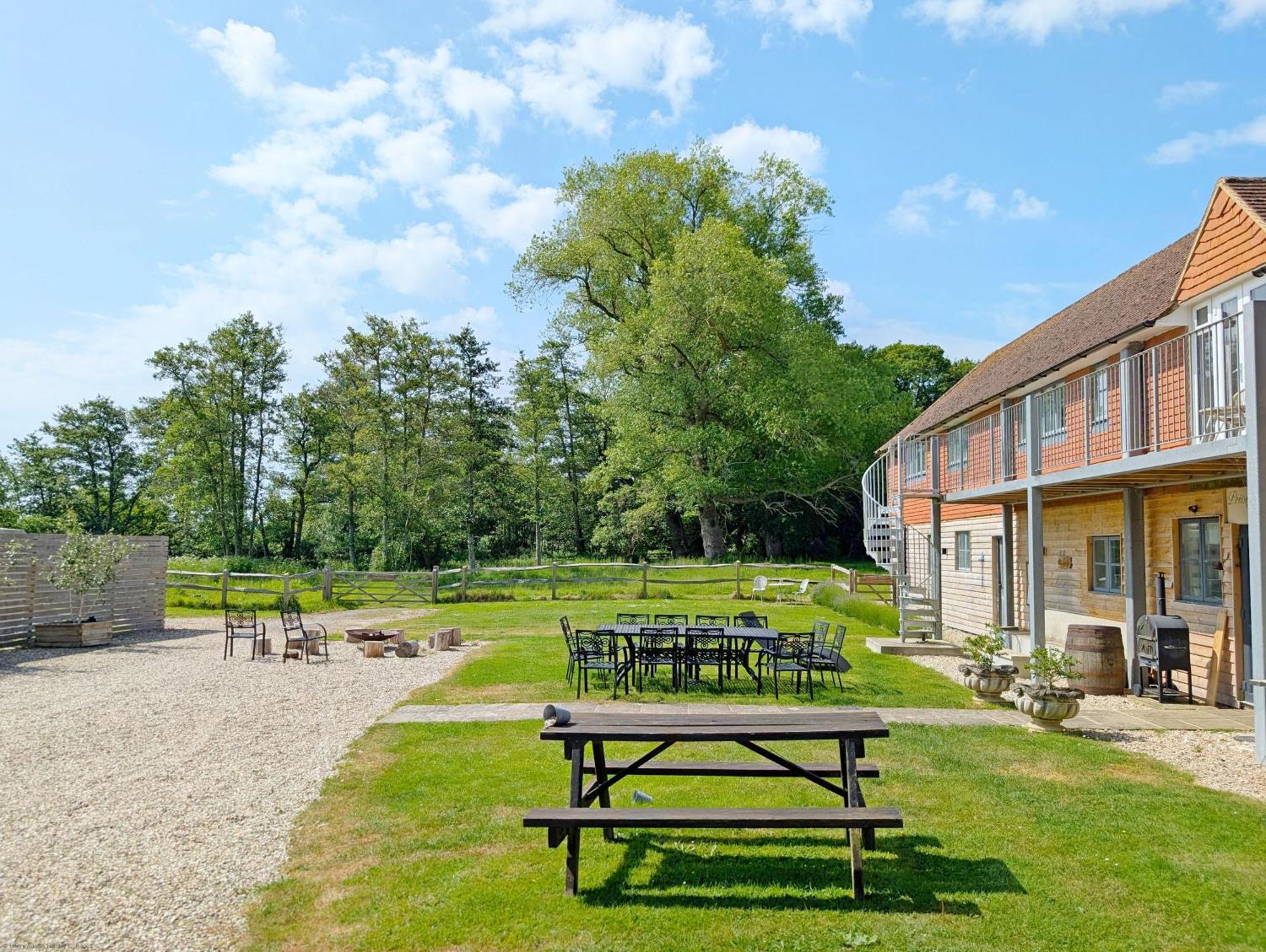 Priory Coach House - Church Norton เซลซี ภายนอก รูปภาพ